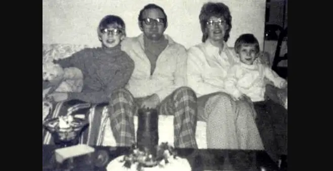 jeffrey damer with his parents and brother